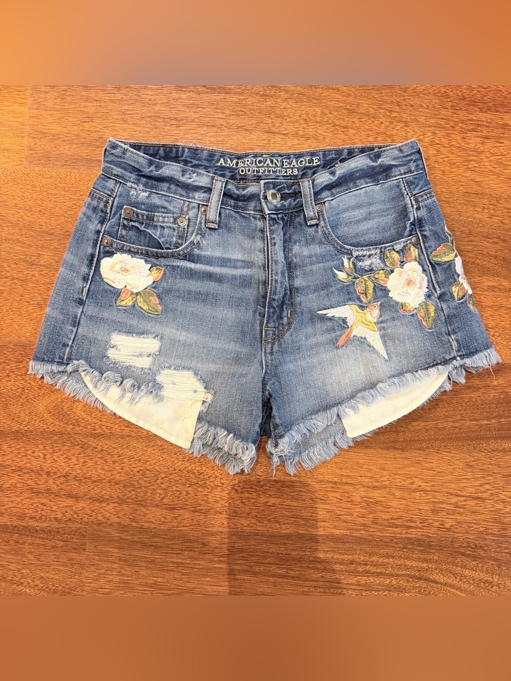 American Eagle Embroidered Floral Hummingbird Distressed Denim Shorts Size 2
